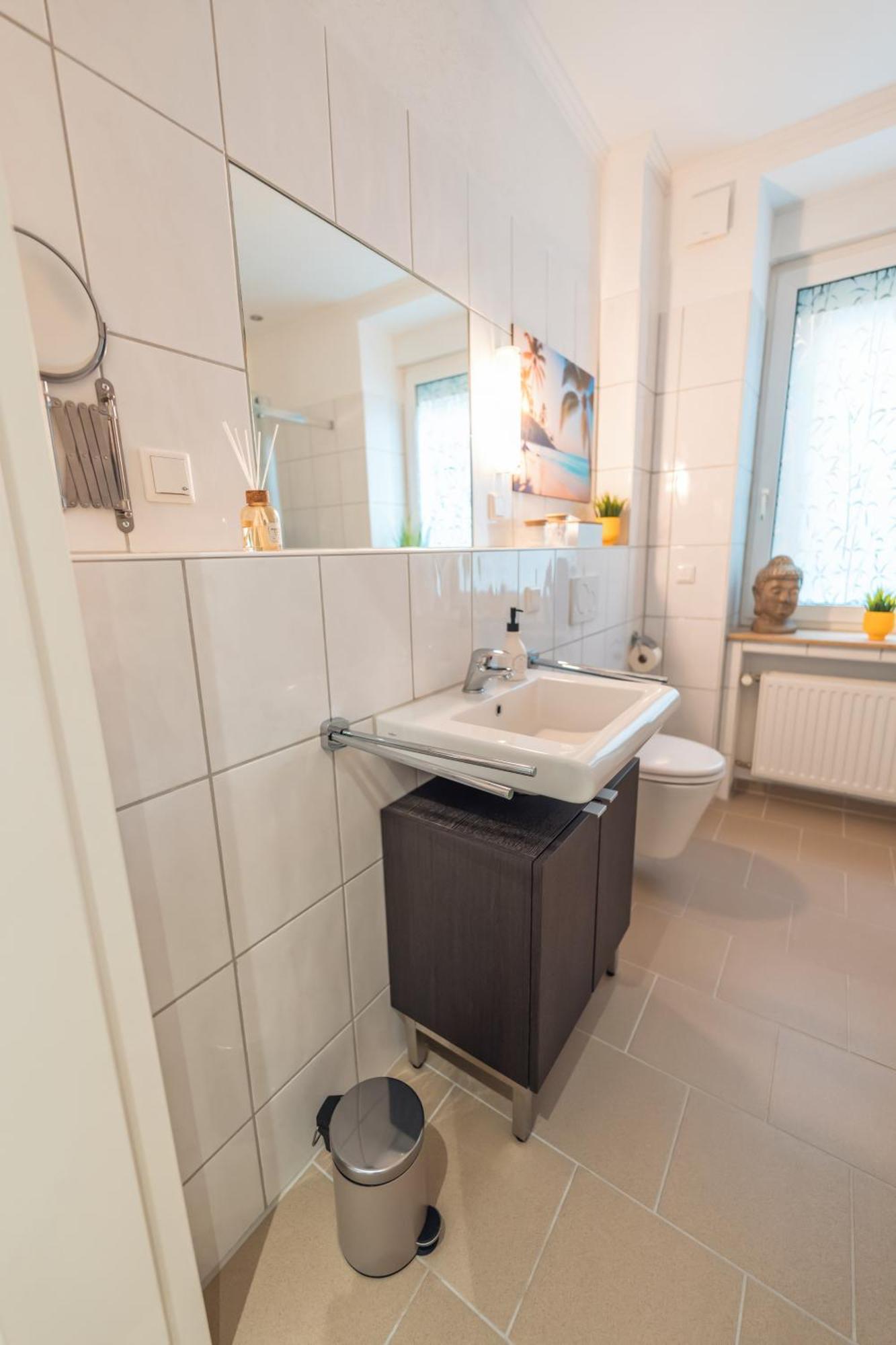 Stylisch - Ruhig - Gemuetlich - Zentral - Einladend Apartment Крефелд Екстериор снимка